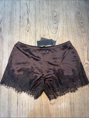 🤎Silky   Shorts with Lace🤎